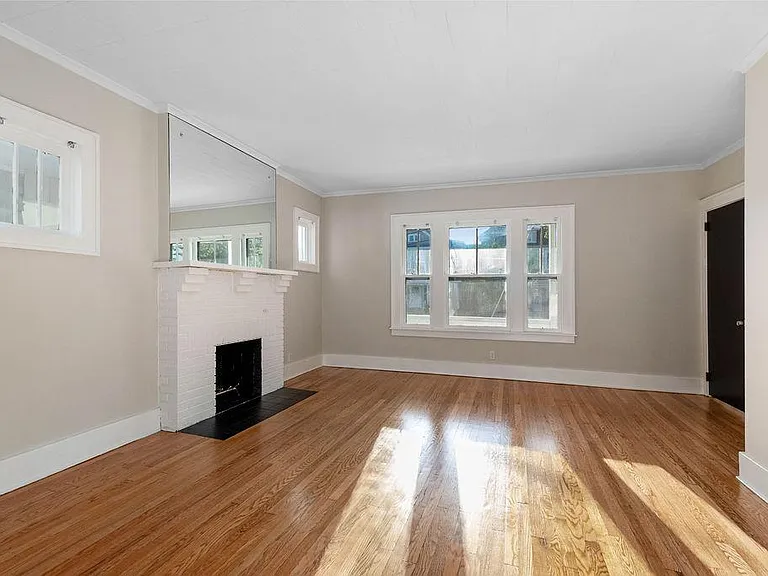 204 Hixson Ave — Photo 2