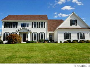 62 Broadmoor Trl, Fairport, NY 14450