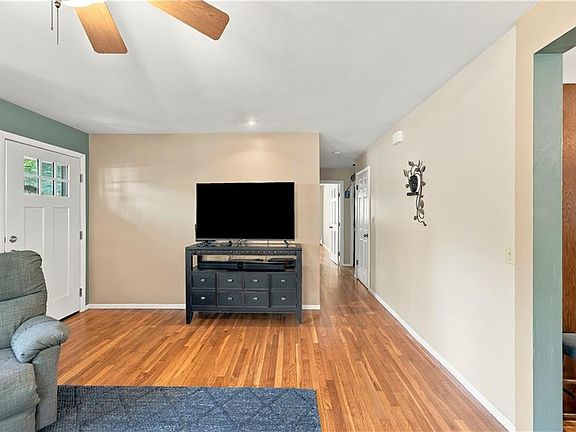 4th image of 12 Trim St