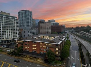 250 S Brentwood Blvd APT 1H, Saint Louis, MO 63105