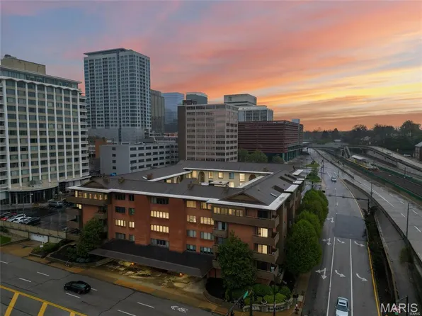 250 S Brentwood Blvd APT 1H, Saint Louis, MO 63105