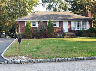 12 Carl Dr, Fairfield, NJ 07004