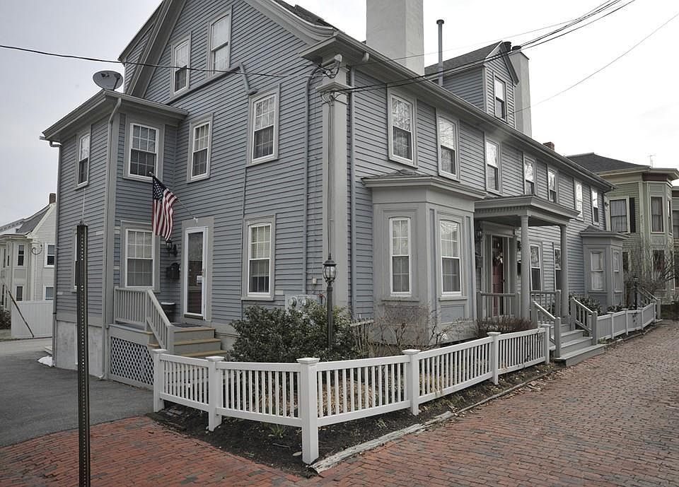 1st image of 208 High St #2