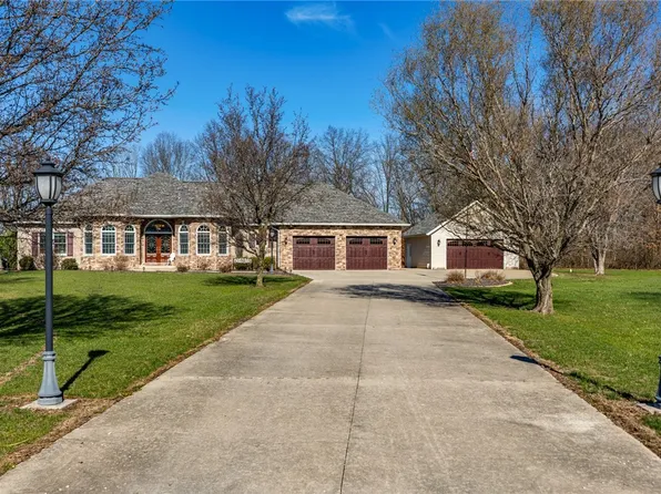 14807 N Meadowbrook Ct, Effingham, IL 62401