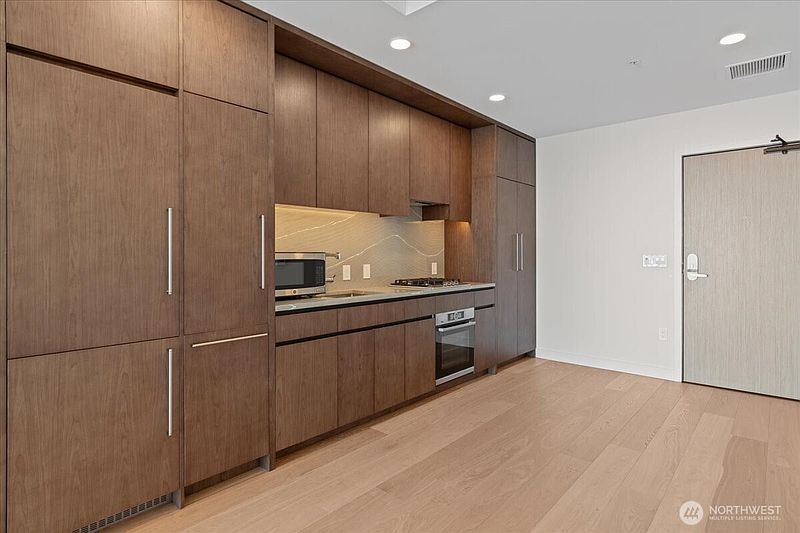 5th image of 121 Stewart Street #2506
