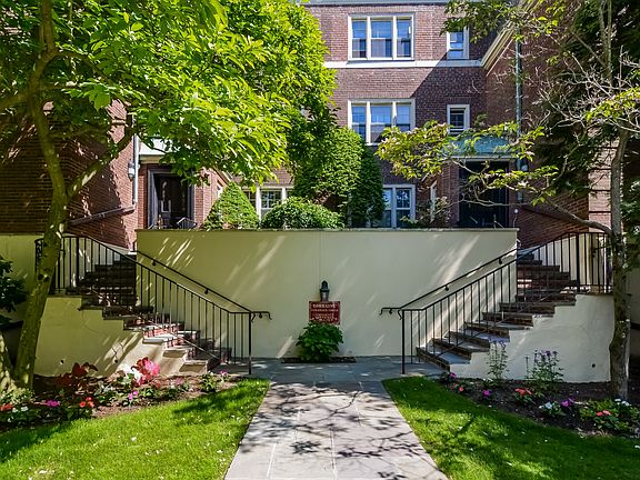 2nd image of 5 Chateaux Cir APT 5G