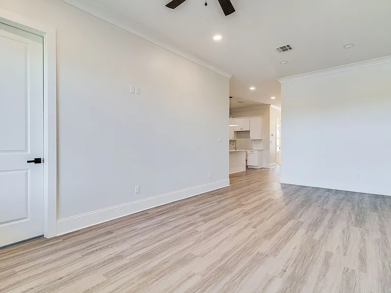 102 Perth Pl — Photo 10