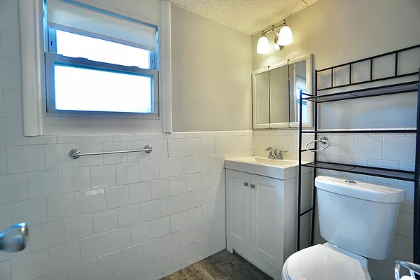 Rented by Dixon Advisory USA Inc. | media 16