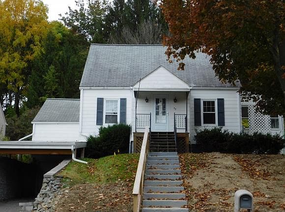 2nd image of 32 Sunset Dr