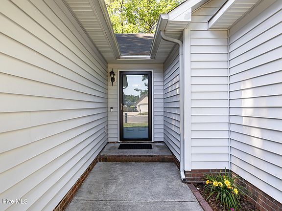 4th image of 402 Pebble Lane