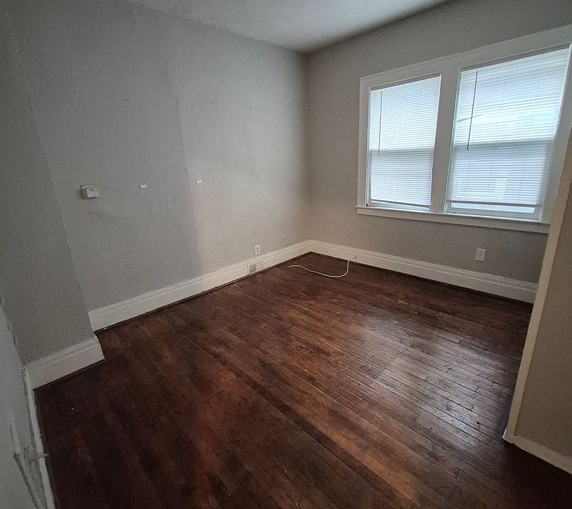 1st image of 32 Laburnam Cres #A