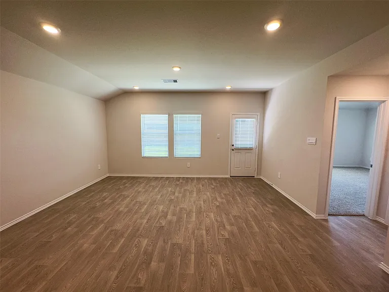 1714 Windsor Blvd — Photo 10