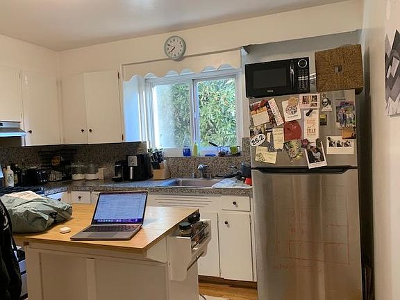 2nd image of 3000 Laguna St