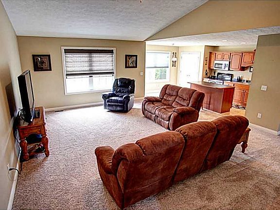 5th image of 3046 Parkwood Dr