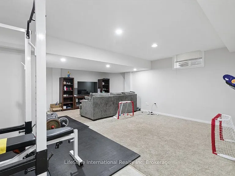 95 Houghton St — Photo 20
