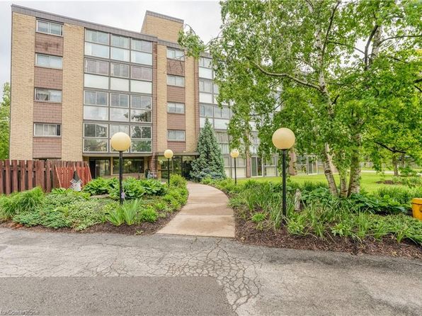 400 Champlain Blvd #303, Cambridge, ON N1R 7J6