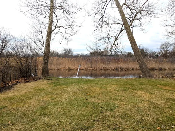 818 Sheridan Dr, Wauconda, IL 60084