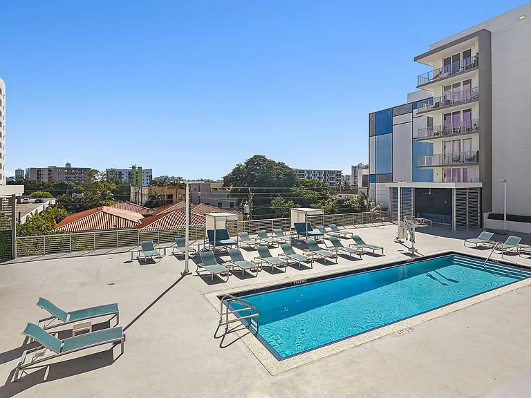 Riverview One Apartments — Photo 12