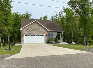 27 Greenbriar Ln, Hazleton, PA 18202