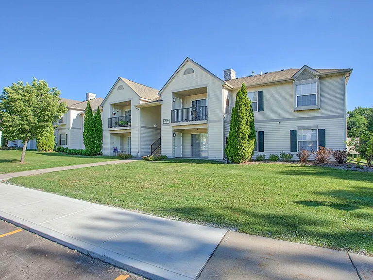 Lakeshore Village Apartments — Photo 7