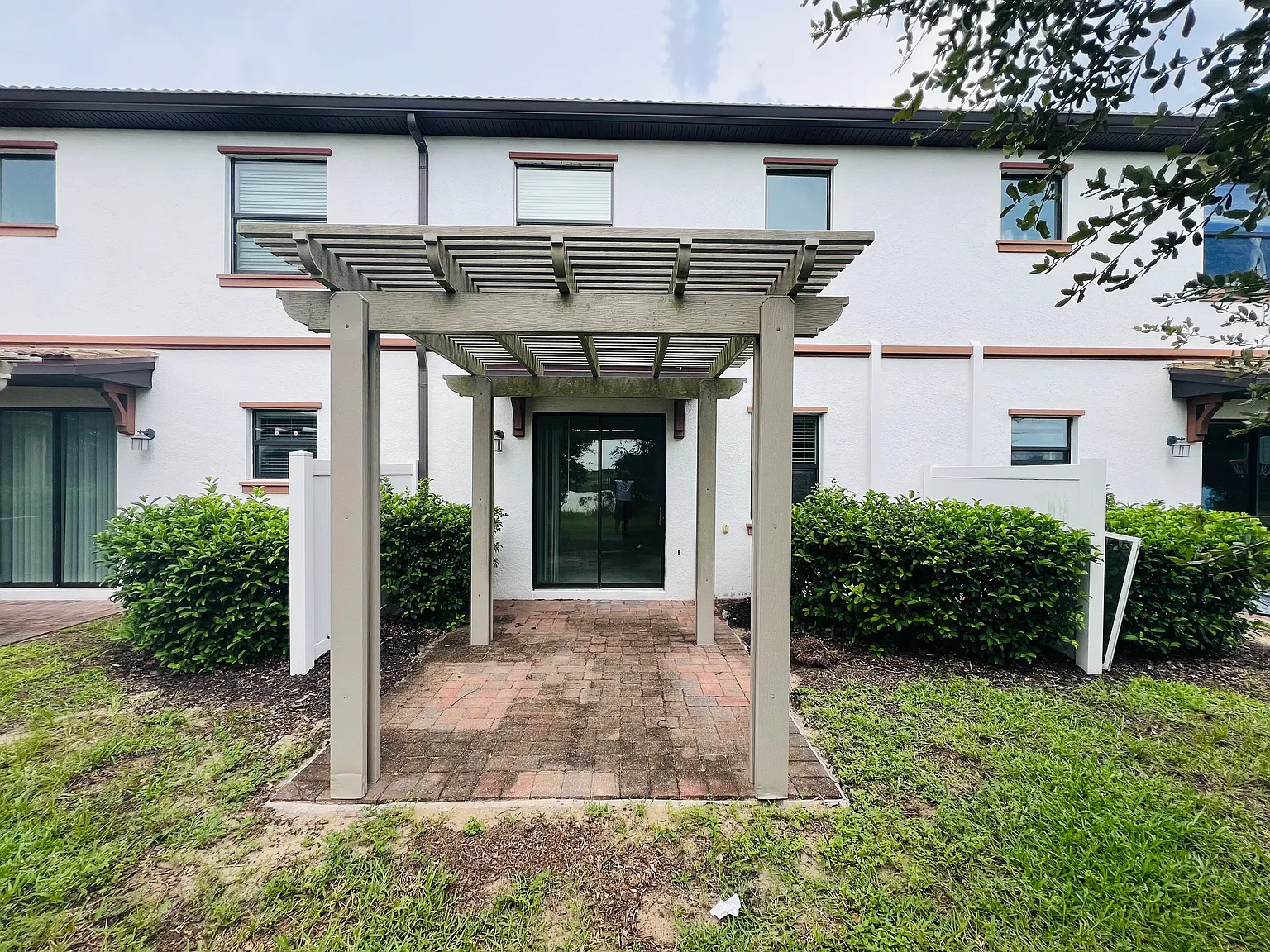 3 bed, 2.5 bath, 1828 sqft, $1,975 — Photo 3