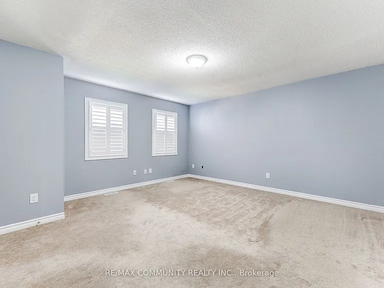 79 McRoberts Cres — Photo 18