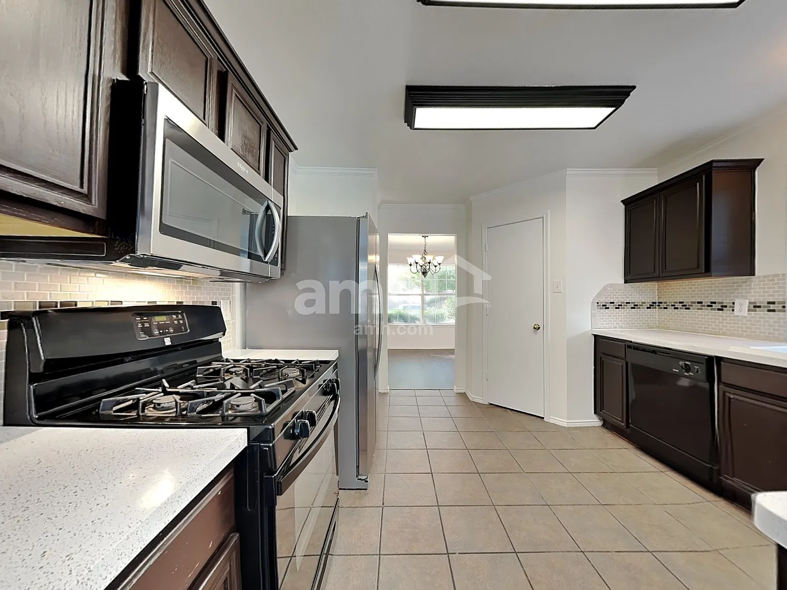 5 bed, 2.5 bath, 2446 sqft, $2,415 — Photo 3