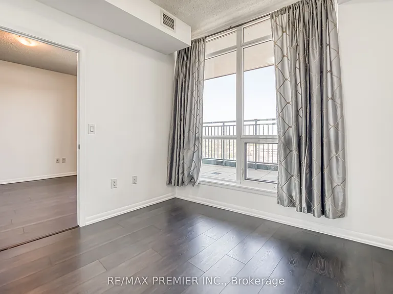 800 Lawrence Ave W #2013 — Photo 18