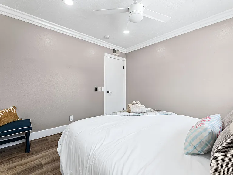 8641 Acapulco Cir — Photo 32