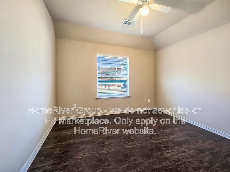 643 E Sandra Ln — Photo 12