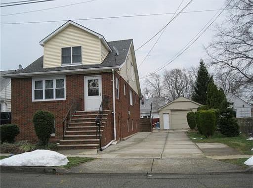 2nd image of 512 Lyman Ave