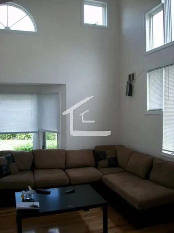 3 bed, 2.5 bath, $4,500 — Photo 2