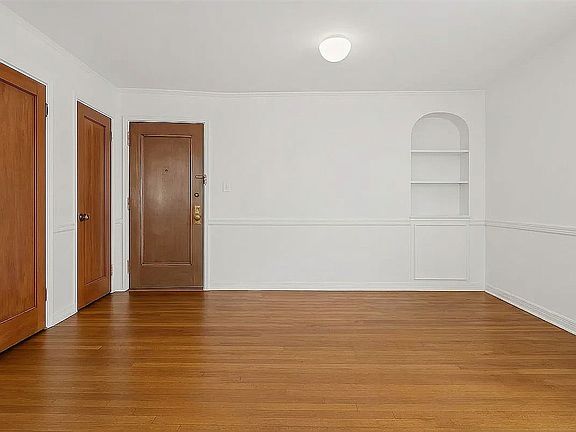 5th image of 286 Corbin Pl APT 1D