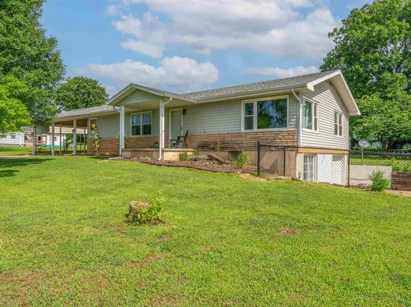 1090 Sycamore Dr, Warsaw, MO 65355