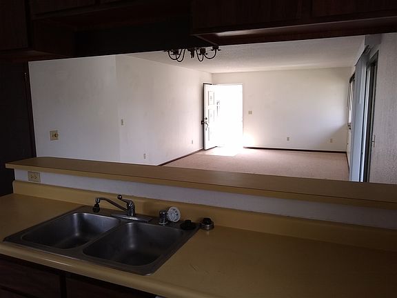 5th image of 801 Sierra Vista Way APT 4