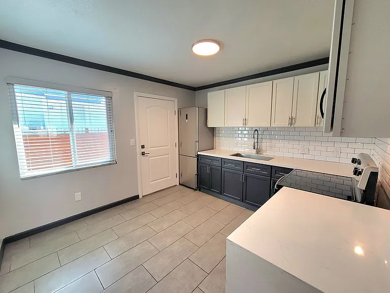 208 N 13th St — Photo 23