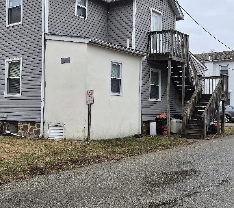 2nd image of 207 S Locust St