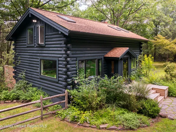 53 Blueberry Hill Road, Bearsville, NY 12409