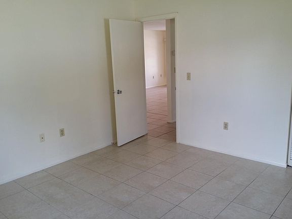 5th image of 323 San Marino Ave