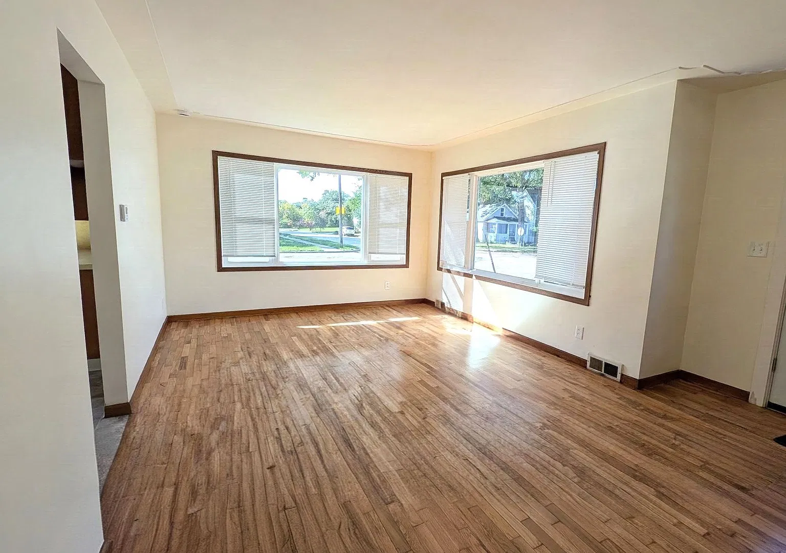 200 E. Lincoln, Remodeled 2 bedroom house with basement and garage — Photo 3