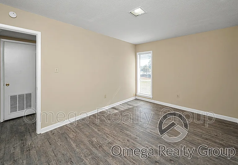 South Court Apartments — Photo 20