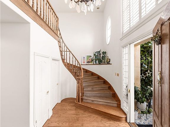 4th image of 2282 Canyonback Rd