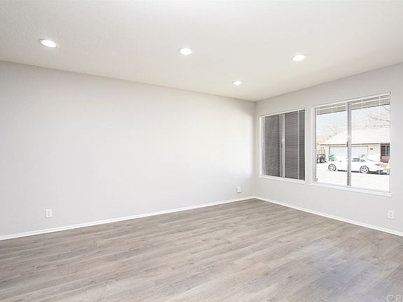 3rd image of 632 E Avenue J5
