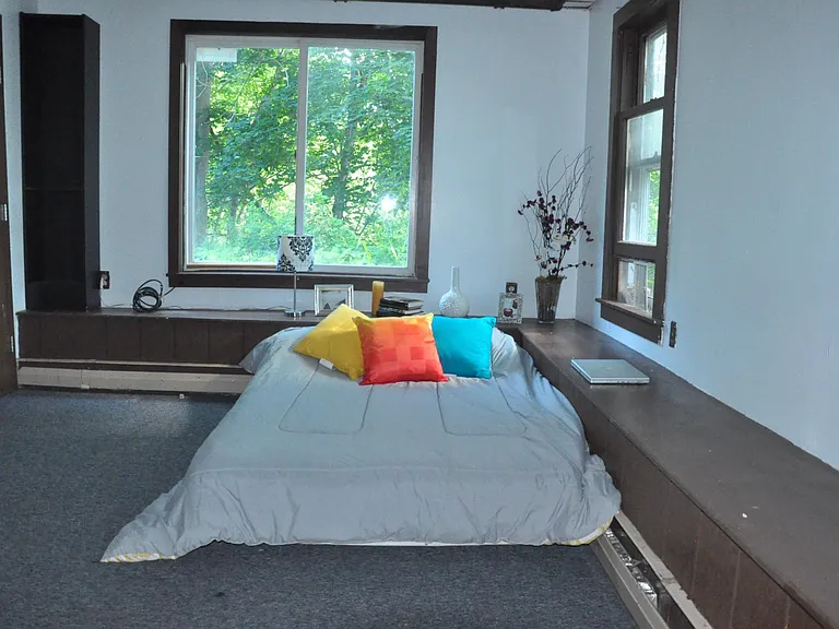 118 Ferris Pl — Photo 1