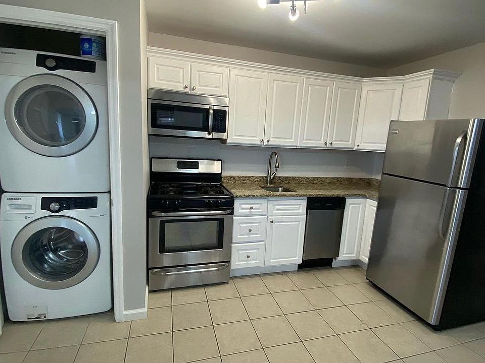 1st image of 264 Woodland Ave #1