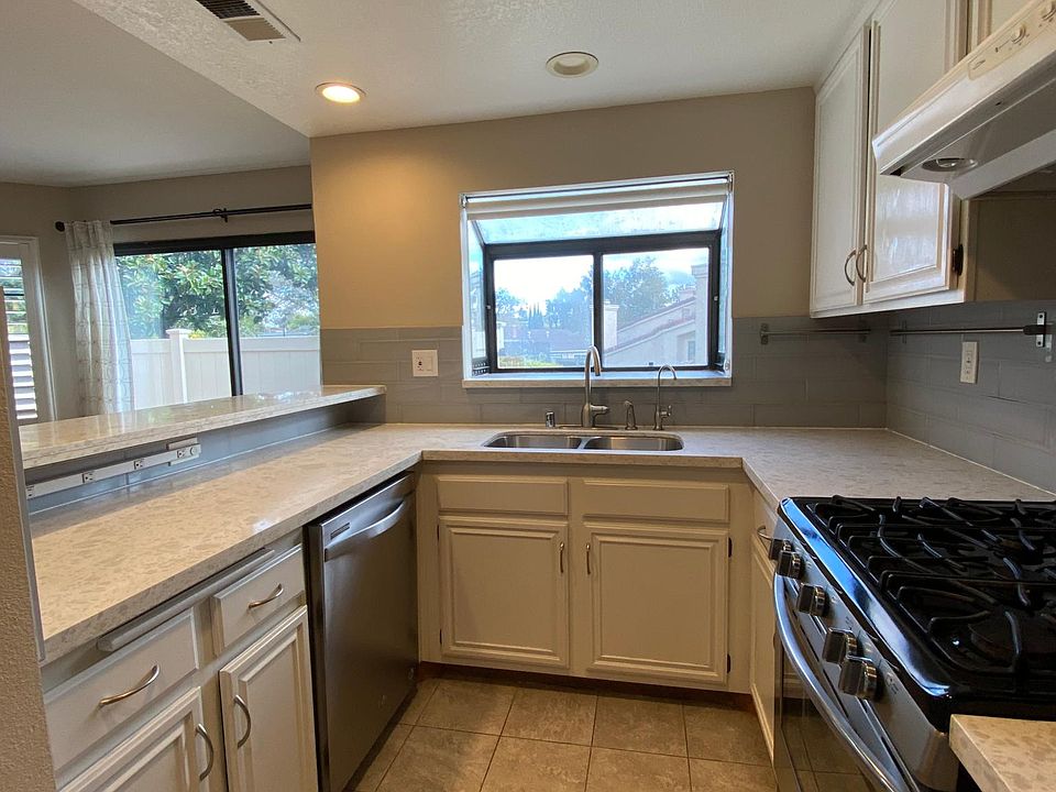 1st image of 2912 Topaz Ln