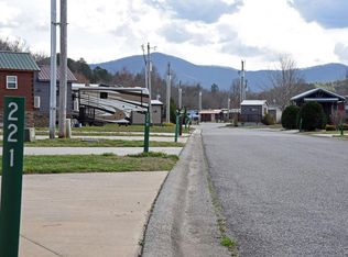 221 Golden Nugget Rd, Blairsville, GA 30512