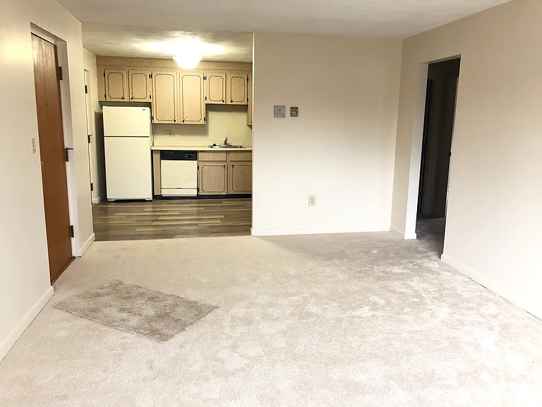 Lexington St Apartments — Photo 29
