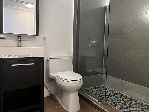 5th image of 1611 Meridian Ave APT 104