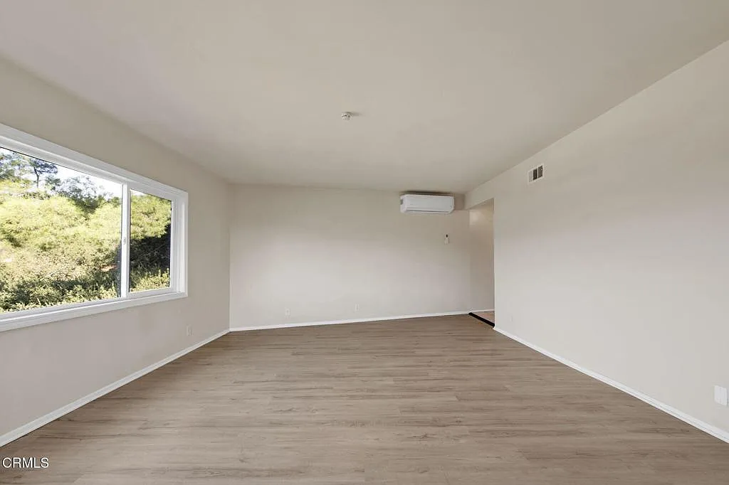 3 bed, 2.0 bath, 1893 sqft, $5,250 — Photo 2